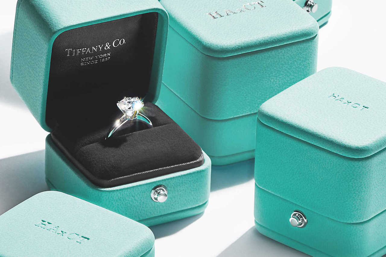 Tiffany \u0026 Co. - Luxury packaging done 